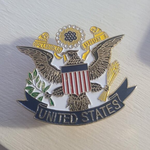 United States Of America Large Eagle Lapel Jacket Pin - Picture 2 of 4